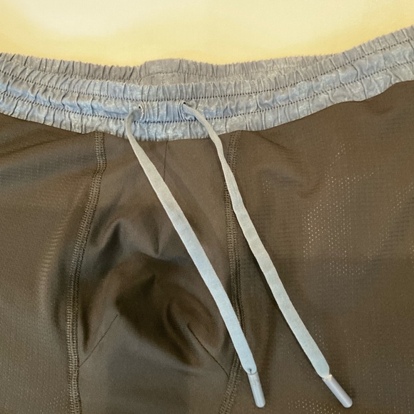 Lululemon Pace Breaker Short 9" *Liner Built in Cell Phone Pouch in Size Medium - Picture 11 of 15
